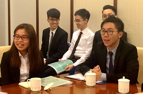 香港大學生於會上踴躍交流。