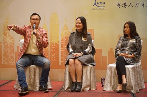 中國香港（地區）商會 – 上海副會長陳詠東先生（左一）為同學分享在上海工作的心得。