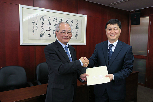 教育局局長吳克儉（左）與上海市教育委員會副主任丁曉東會面。
