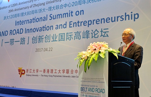教育局局長吳克儉今日在杭州出席「一帶一路」創新創業國際高峰論壇，並致開幕辭。他指香港擁有獨特地理位置、具競爭力的人才庫及國際化的營商環境，可在「一帶一路」倡議中作為內地與世界各地之間的「超級聯繫人」。