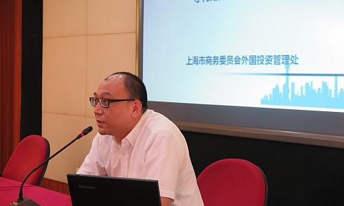 上海市商務委外國投資管理處副處長陳昊講解國家最新外資政策。
