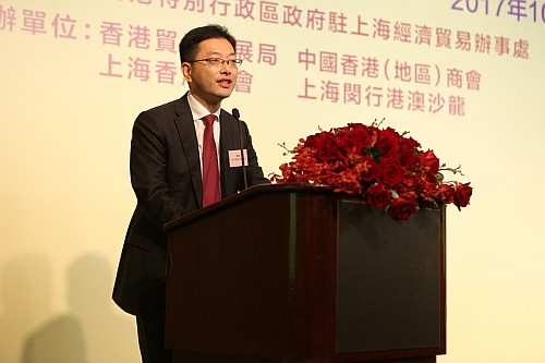 上海市商務委員會副主任楊朝。