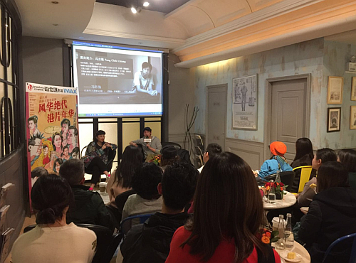 香港著名編劇及導演馮志強（右）主持電影展的沙龍，數十名電影愛好者、大學教職員、學生及其他公眾人士出席活動。