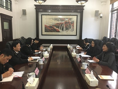 駐滬辦主任鄧仲敏與上海海關關長高融昆會面交流。