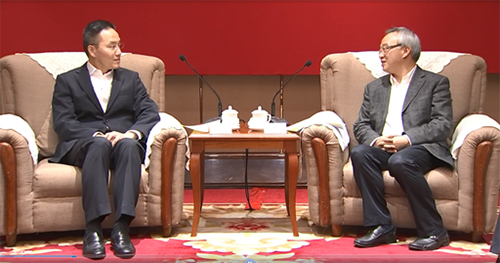 政制及內地事務局常任秘書長鄧忍光（左）與杭州市副市長陳新華（右）會面。