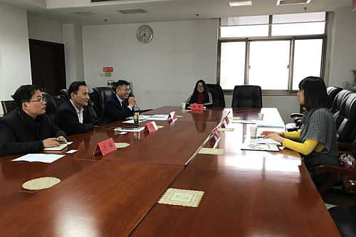 駐山東聯絡處主任王諾君（右一）與棗莊市商務局副局長李孝營（左二）會面。