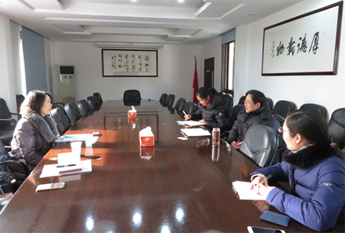 駐浙江聯絡處主任廖鳳嫻（左）與紹興市外僑辦副主任張小華（右二）等會面。