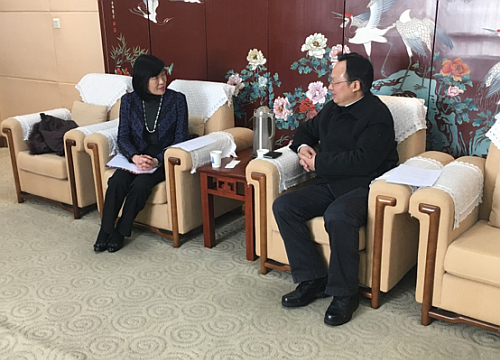 駐滬辦主任鄧仲敏與江蘇省經濟和信息化委員會副主任高清會面交流。