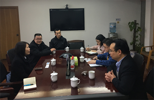 駐浙江聯絡處主任廖鳳嫻（左一）與嘉興市經濟技術開發區經信商務局長吳金榮（右一）等會面。