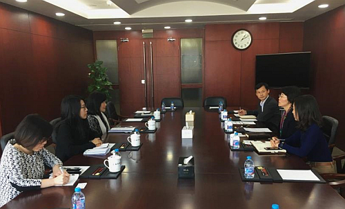 駐滬辦主任鄧仲敏與上海市金融辦副主任解冬會面交流。
