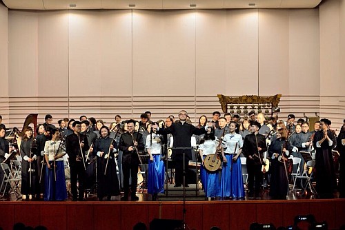 香港中樂團與浙江大學樂團成員同台演出