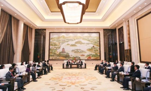 公務員事務局局長羅智光一行與浙江省副省長朱從玖會面。