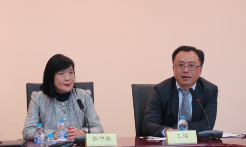 駐滬辦主任鄧仲敏與上海自貿區管理委員會對外聯絡局局長王櫻。