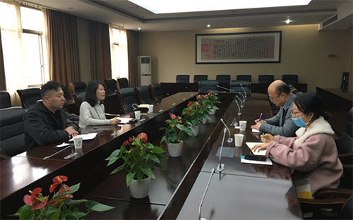 駐浙江聯絡處主任廖鳳嫻（左二）與浙江理工大學港澳台辦公室主任傅翔（右二）會面。