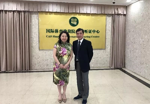 律政司司長一行到訪國際體育仲裁院上海聽證中心，與理事長陳一平（右）會面。