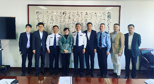 駐滬辦主任蔡亮（左四）、江蘇省公安廳黨委委員趙建生（中）及其他與會者合照