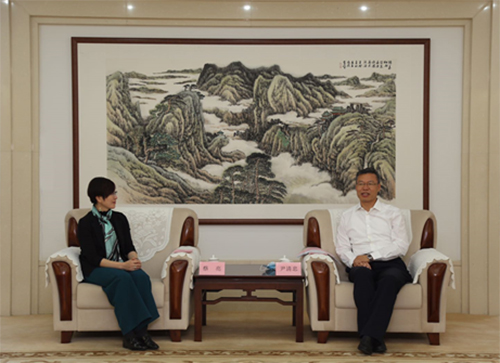 駐滬辦主任蔡亮（左）與濟南市副市長尹清忠（右）會面
