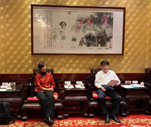 駐滬辦主任蔡亮（左）與山東省商務廳廳長張德平（右）會面