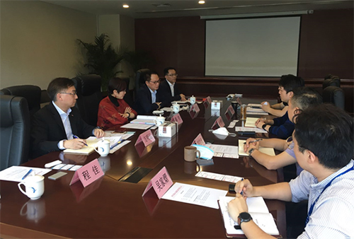 駐滬辦主任蔡亮（左二）與齊魯國際交通發展有限公司總經理趙光輝（右三）會面