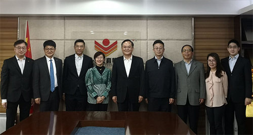 駐滬辦主任（左四）、青島市委統戰部部長王久軍（中）及其他與會人合照