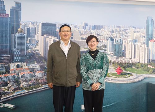駐滬辦主任蔡亮（右）與青島市人民政府台港澳事務辦公室主任紀家棟（左）合照