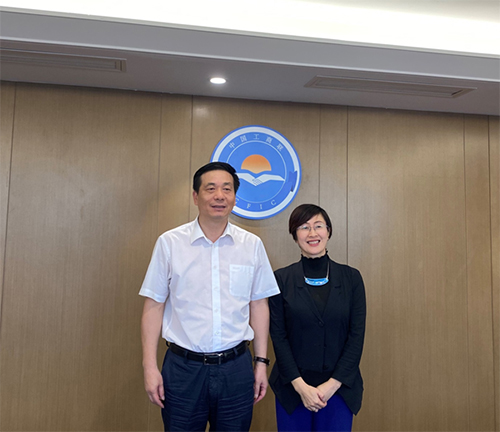 駐滬辦主任蔡亮（右）與浙江省工商業聯合會常務副主席陳浩（左）於會後合影