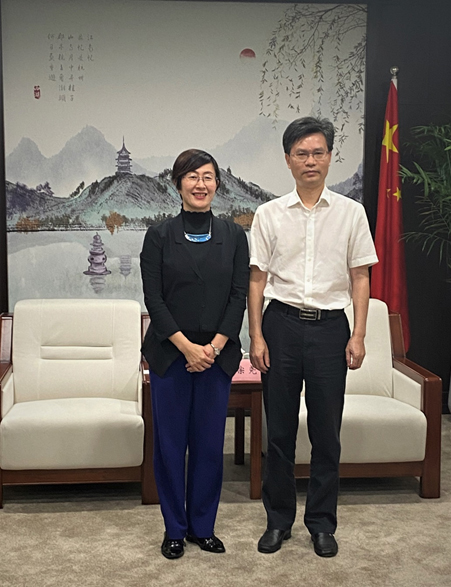 駐滬辦主任蔡亮（左）與浙江省貿促會會長陳宗堯（右）會面