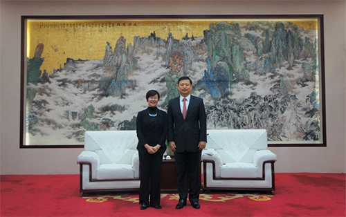 駐滬辦主任蔡亮（左）與安徽省副省長章曦（右）會後合影