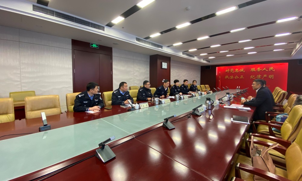 駐滬辦副主任翁榮楨與煙台市公安局領導座談交流。