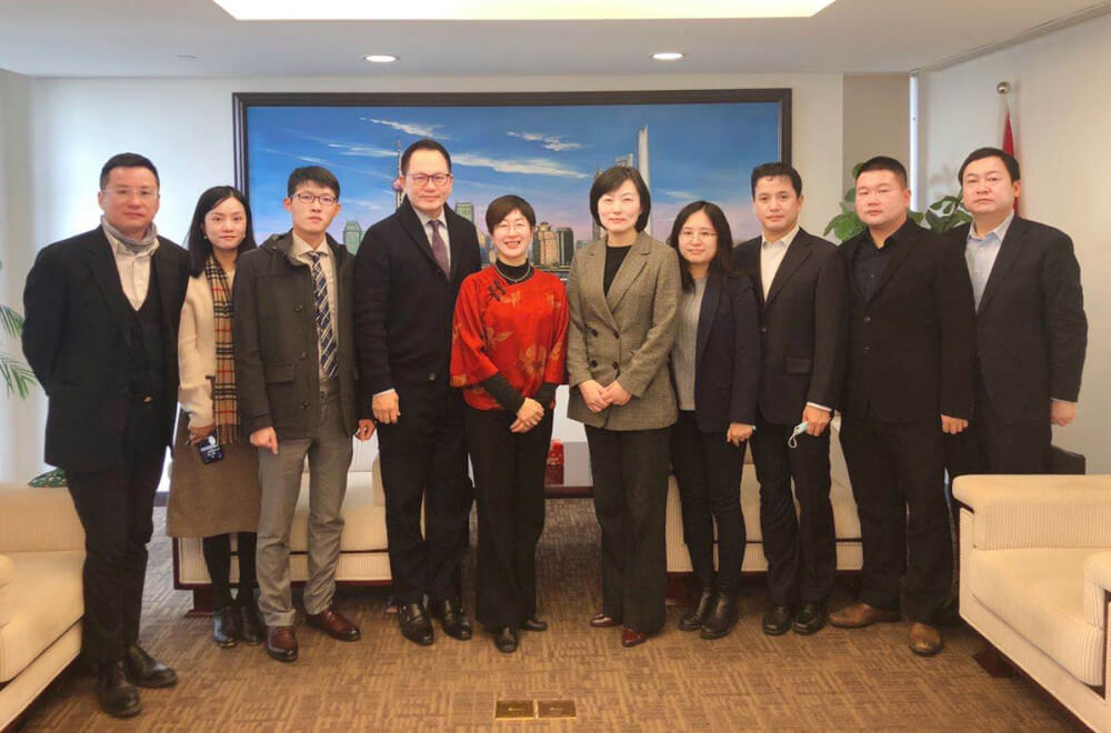 駐滬辦主任蔡亮（左五）一行與上海市商務委副主任諸旖（右五）一行合照