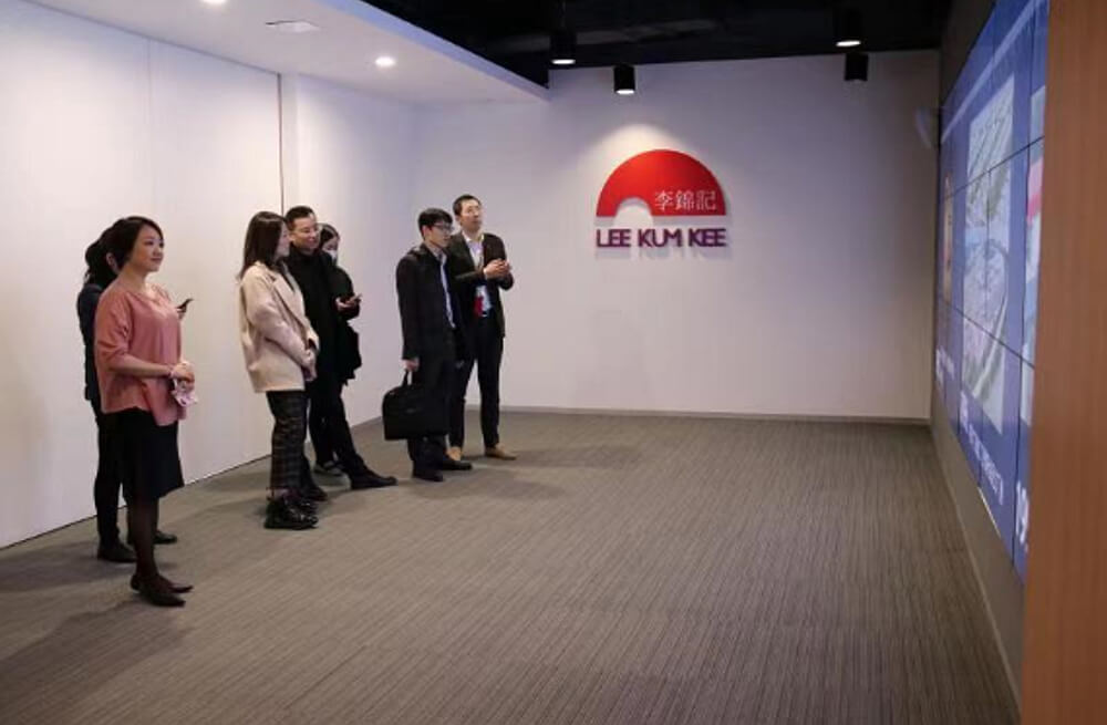 駐滬辦經貿關係組參觀李錦記（中國）銷售有限公司的展示廳