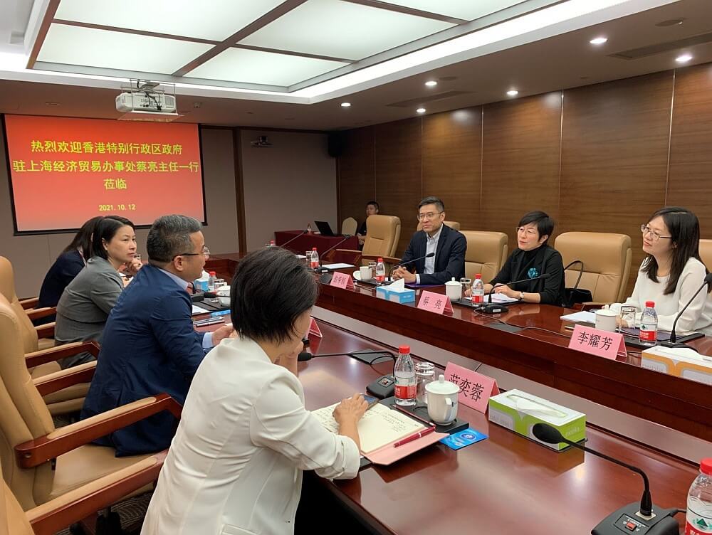 駐滬辦主任蔡亮與上影集團董事長王健兒座談會面