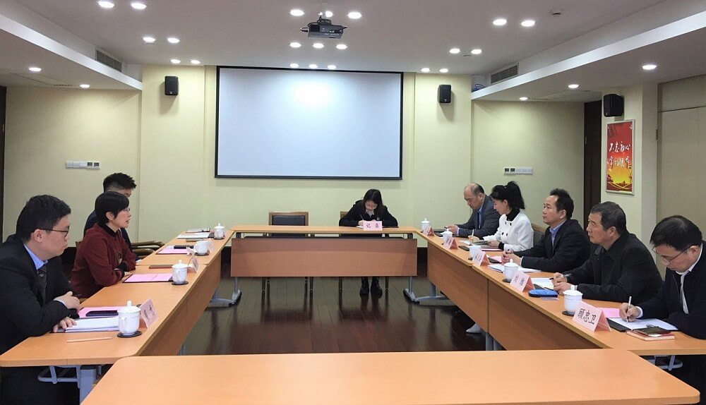 駐滬辦主任蔡亮（左二）與江蘇省人民政府駐上海辦事處主任黃運海（右三）會面交流