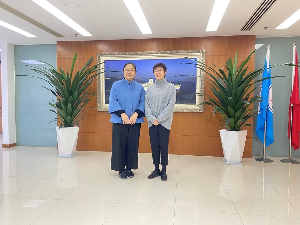 到訪上海錦江航運集團。駐滬辦主任：蔡亮（右）、錦江航運總經理：陳燕（左）