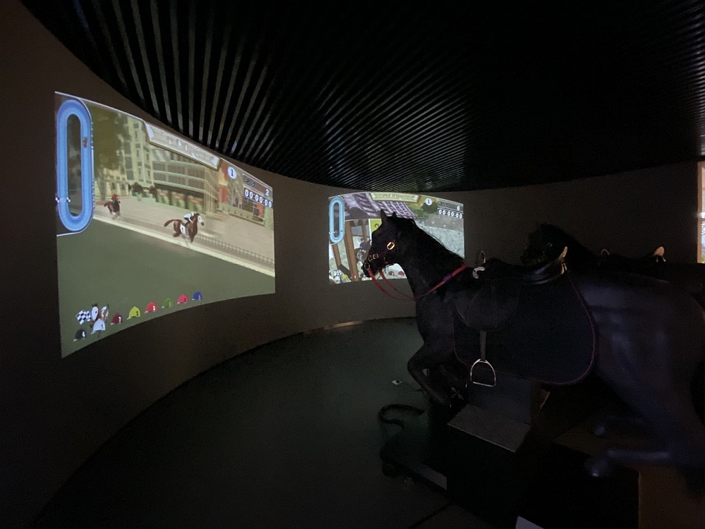 杭州市亞運馬術主題館內設置遊戲互動區。