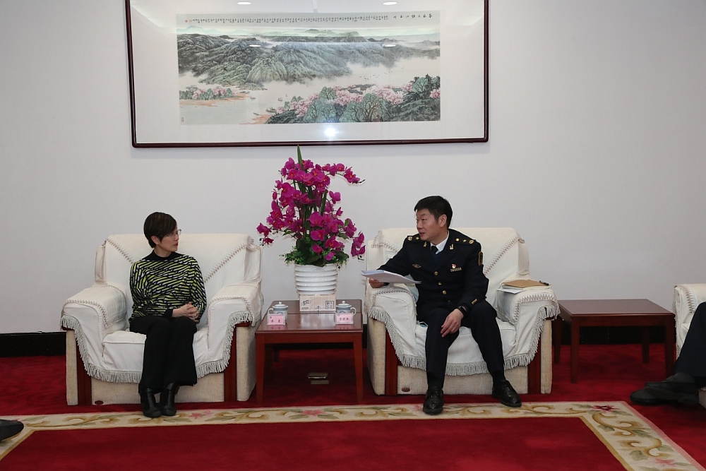 到訪江蘇海事局 - 駐滬辦主任：蔡亮（左）/ 江蘇海事局黨組成員、副局長：李宏兵（右）