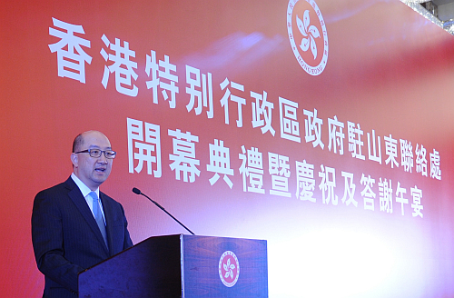 圖示譚志源在典禮上致辭。