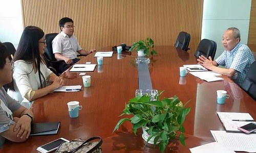 王諾君主任與東營市商務局季光華副調研員（右）會面照。