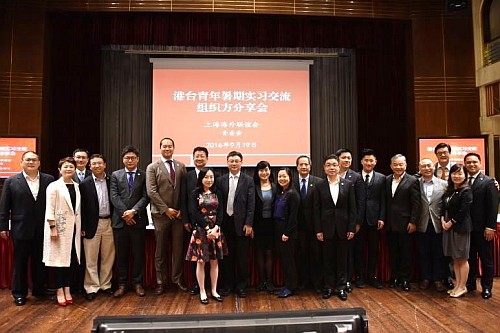 分享會後，駐滬辦主任與與會者合影。