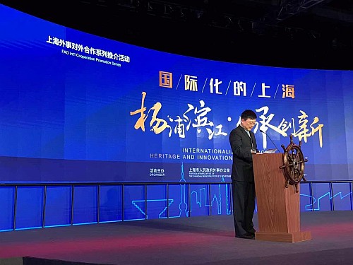 上海市人民政府港澳事務辦公室主任張小松博士致辭。