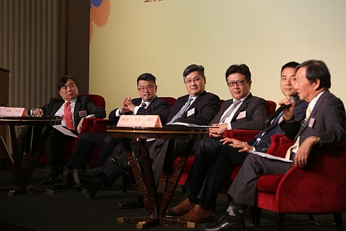 與會嘉賓圍繞「『一帶一路』倡議下如何善用香港作為多元化資金融通平台」分享經驗並提出寶貴意見。