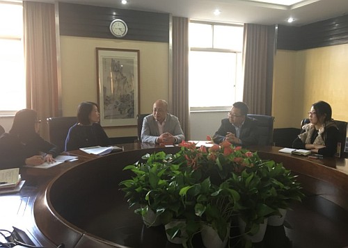駐浙江聯絡處主任廖鳳嫻（左二）一行與浙江理工大學港澳台辦主任傅翔（右三）等會面。