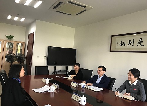 駐浙江聯絡處主任廖鳳嫻（左一）與浙江大學港澳台事務辦公室副主任房剛（右二）等會面。