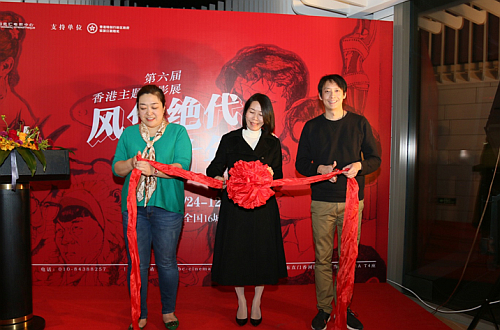 駐浙江聯絡處主任廖鳳嫻（中）與香港著名編劇及導演馮志強（右），以及杭州百老匯影城杭州區經理王琨（左）共同主持香港主題電影展（杭州站）開幕式。
