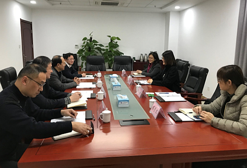 駐山東聯絡處主任王諾君（右二）與臨沂市商務局副局長王宗卿（左三）會面。