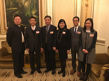 駐滬辦主任鄧仲敏（右三）、滬港專業人士聯會會長梁家棟博士（左二）、上海海外聯誼會執行副會長趙福禧先生（左三）等合影。