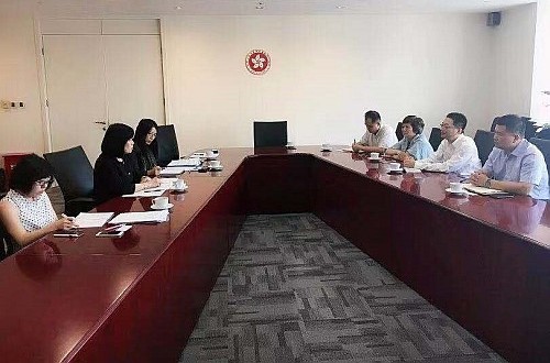 駐滬辦主任鄧仲敏與上海市商務委副主任楊朝會面交流