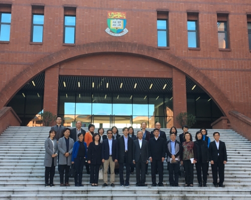 訪問團參觀香港大學浙江科學技術研究院。