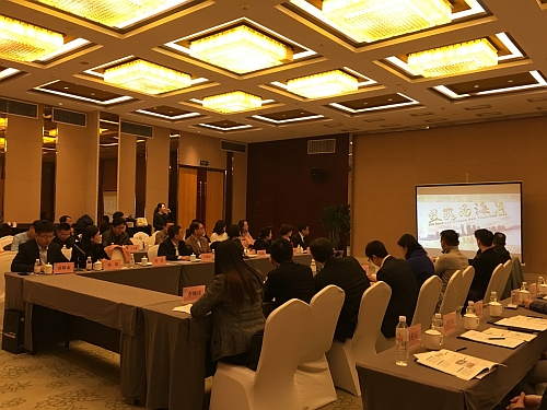 駐山東聯絡處副主任李嘉欣（左五）出席青島西海岸新區工委統戰部為香港青年新創見訪問團舉辦的商務推介及企業對接會