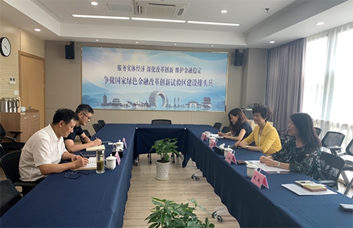 駐浙江聯絡處主任廖鳳嫻（右一）一行與湖州市金融辦副主任周昳文（左一）會面。